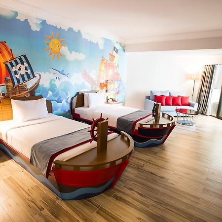 Sand & Sandals Desaru Beach Resort & Spa Kültér fotó Family room
