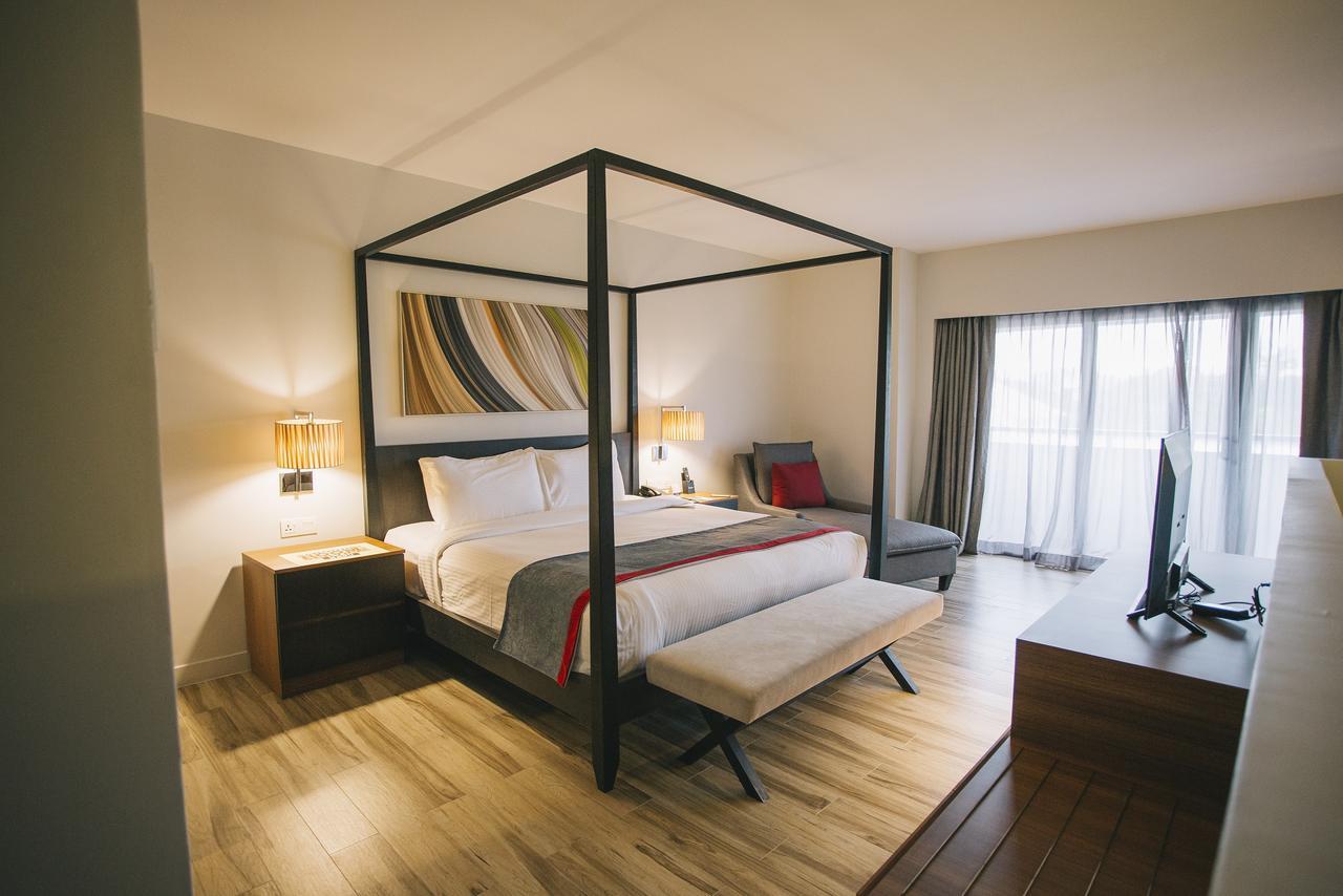 Sand & Sandals Desaru Beach Resort & Spa Kültér fotó A bedroom at the hotel