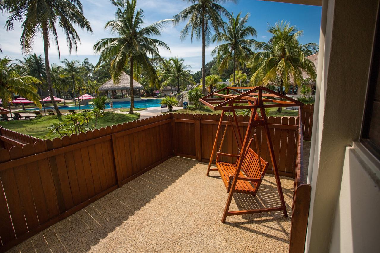 Sand & Sandals Desaru Beach Resort & Spa Kültér fotó A view of the pool from a guest room