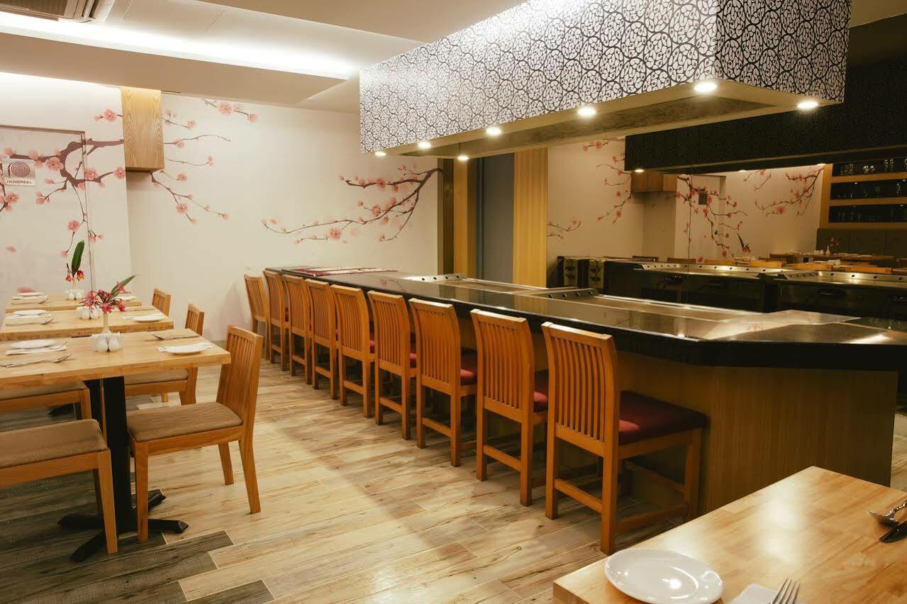 Sand & Sandals Desaru Beach Resort & Spa Kültér fotó A sushi bar in Tokyo